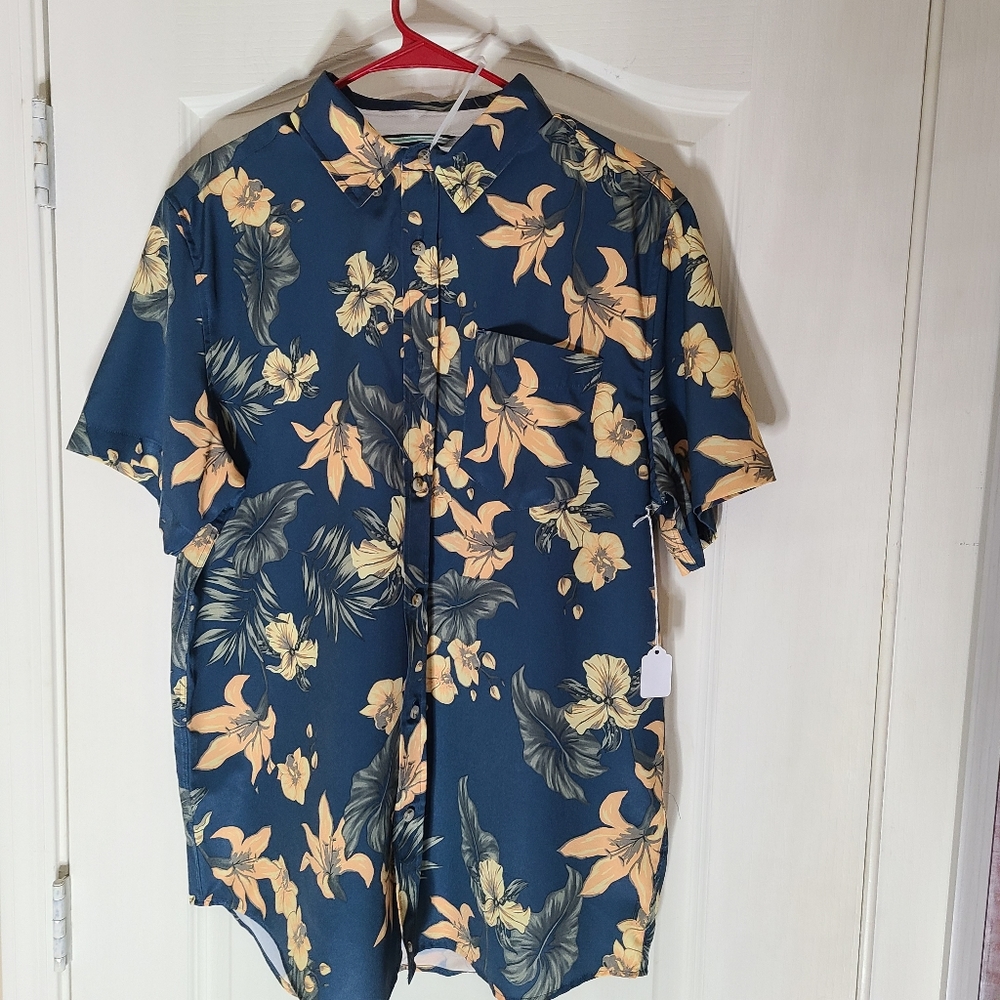 Hawaiin vintage style mens shirt size M. By seapointe